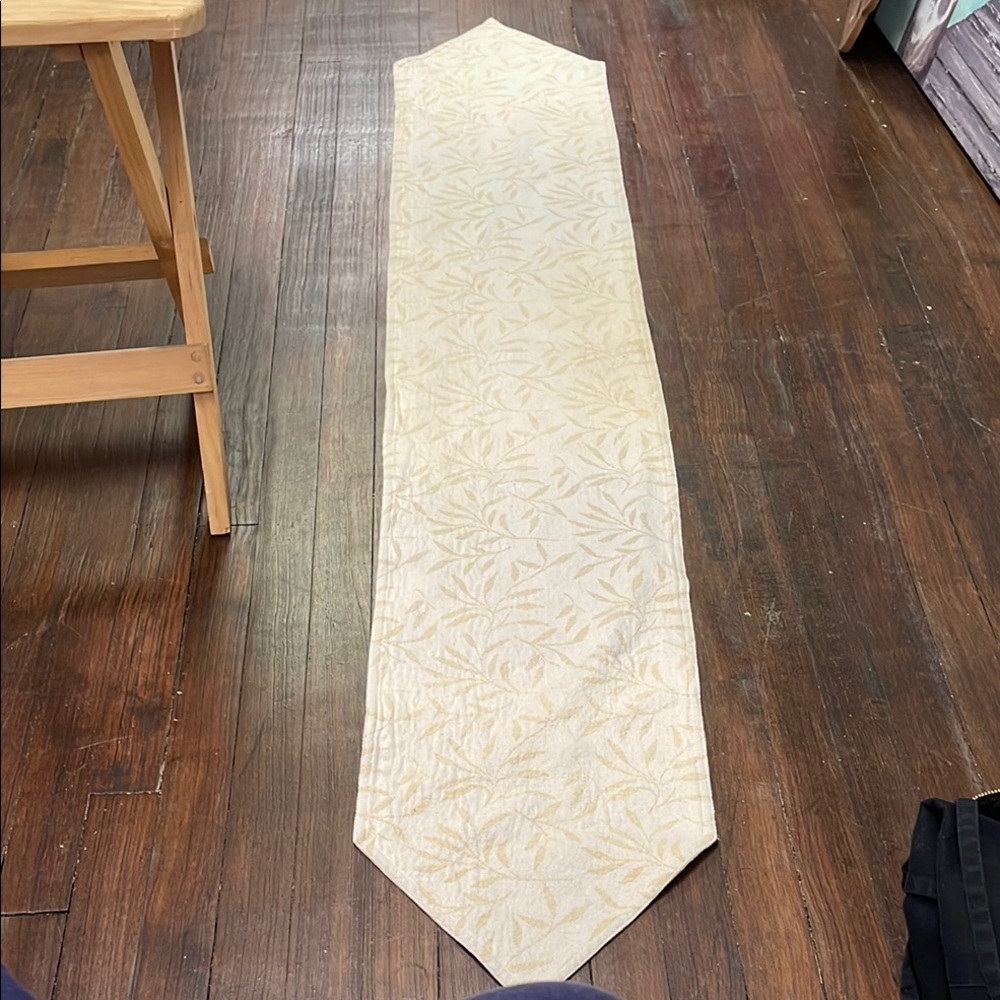 Elegant Cream Table Runner